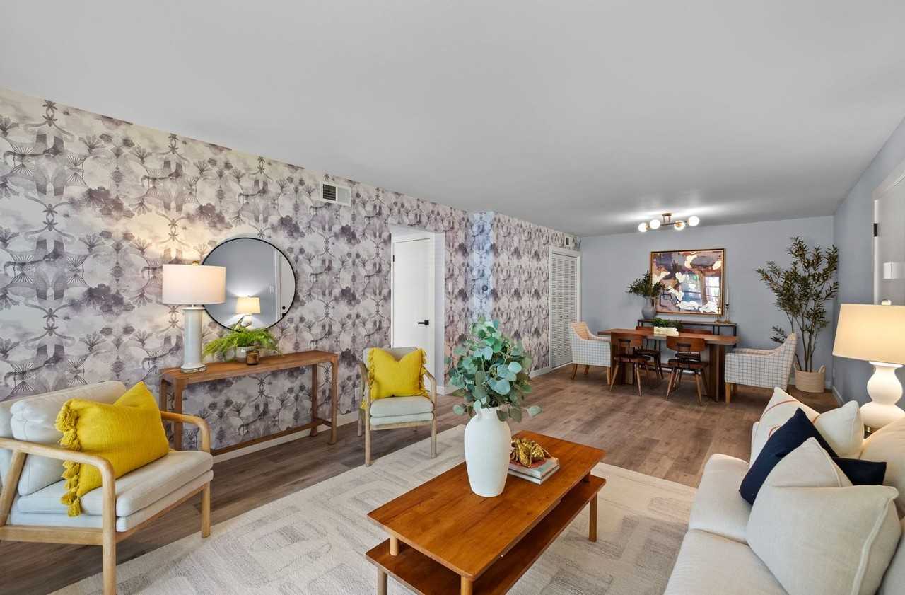 621 Broadmoor Dr - Photo 2 of 27