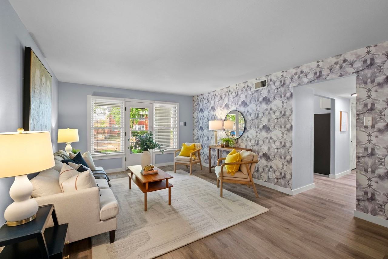 621 Broadmoor Dr - Photo 3 of 27