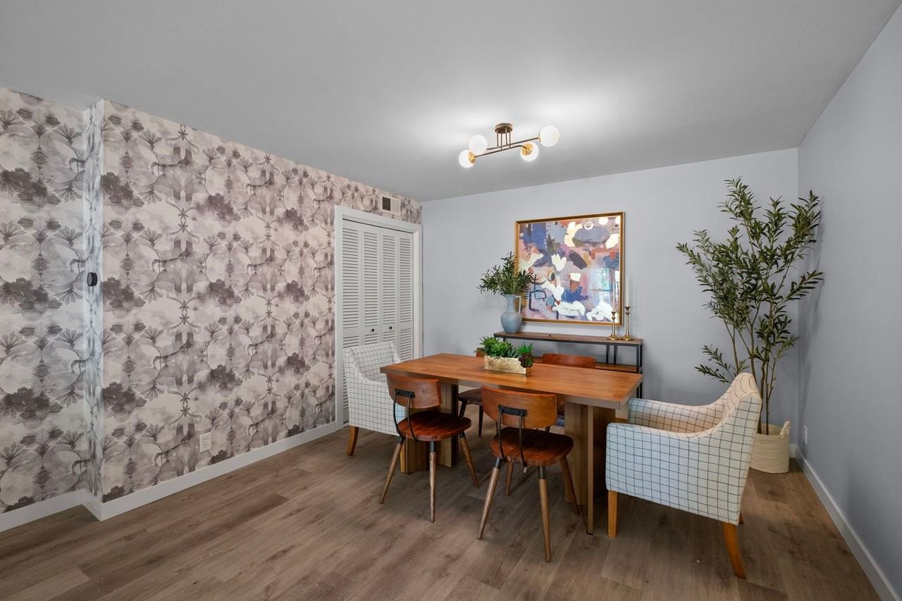 621 Broadmoor Dr - Photo 4 of 27