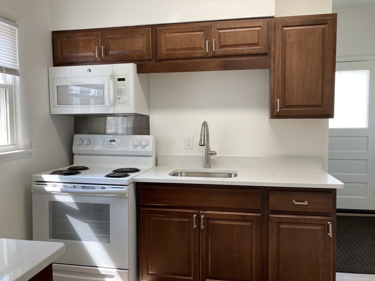 303 E Madison St #2 - Photo 5 of 13