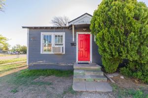featured image of 821 S Travis St #B