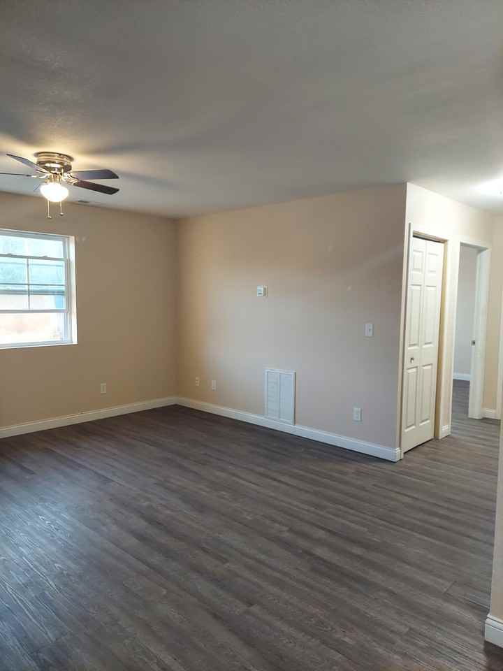 52 Westwood Dr #5