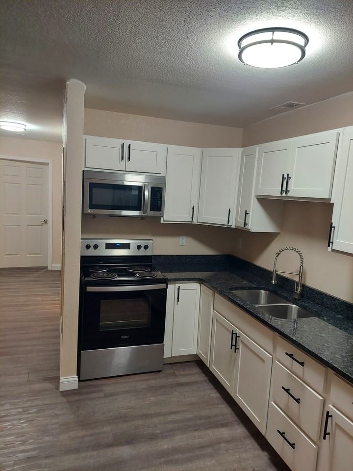 52 Westwood Dr #5 - Photo 2 of 11