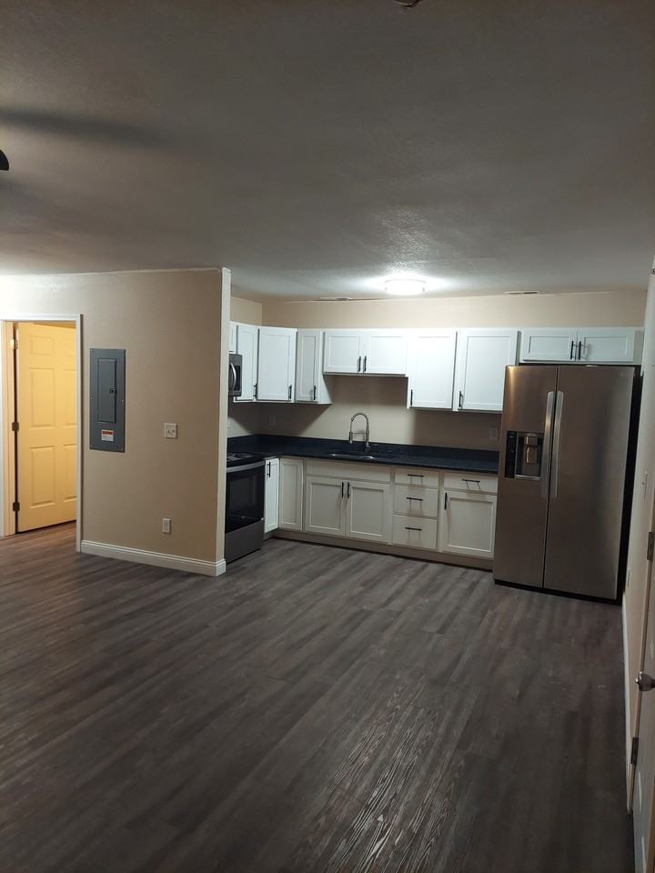 52 Westwood Dr #5 - Photo 3 of 11