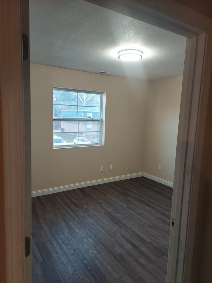 52 Westwood Dr #5 - Photo 6 of 11