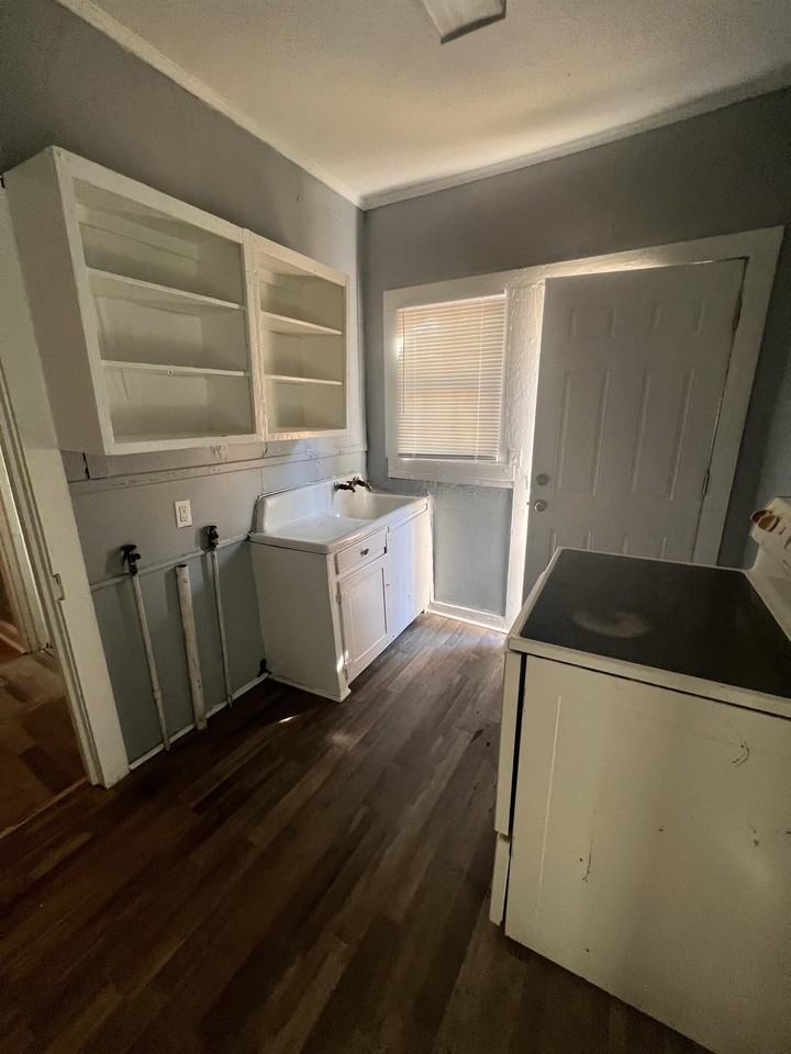 203 Moates St - Photo 7 of 15