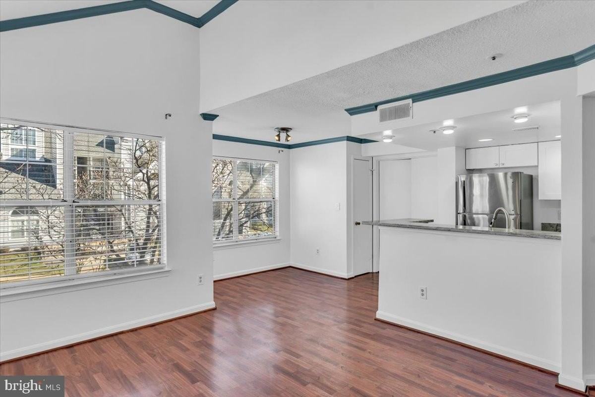 14016 Vista Dr Apt 14b #14B - Photo 3 of 10