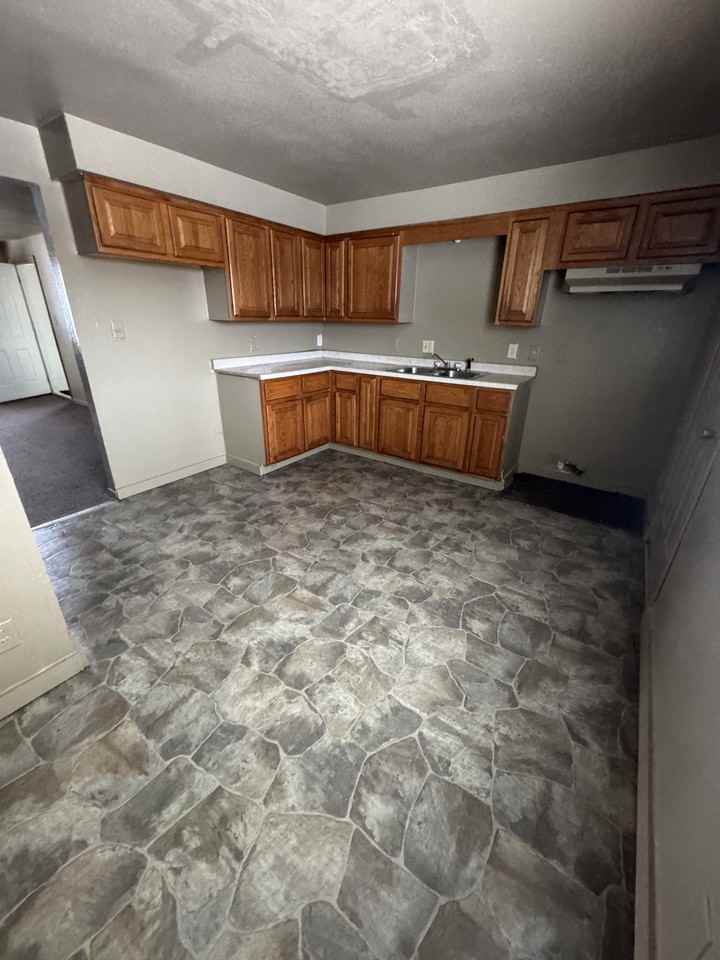 8746 W Carmen Ave #4