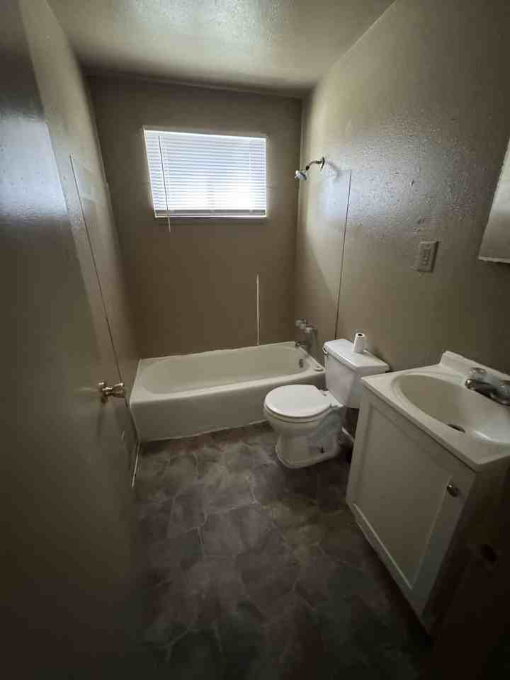 8746 W Carmen Ave #4 - Photo 3 of 6