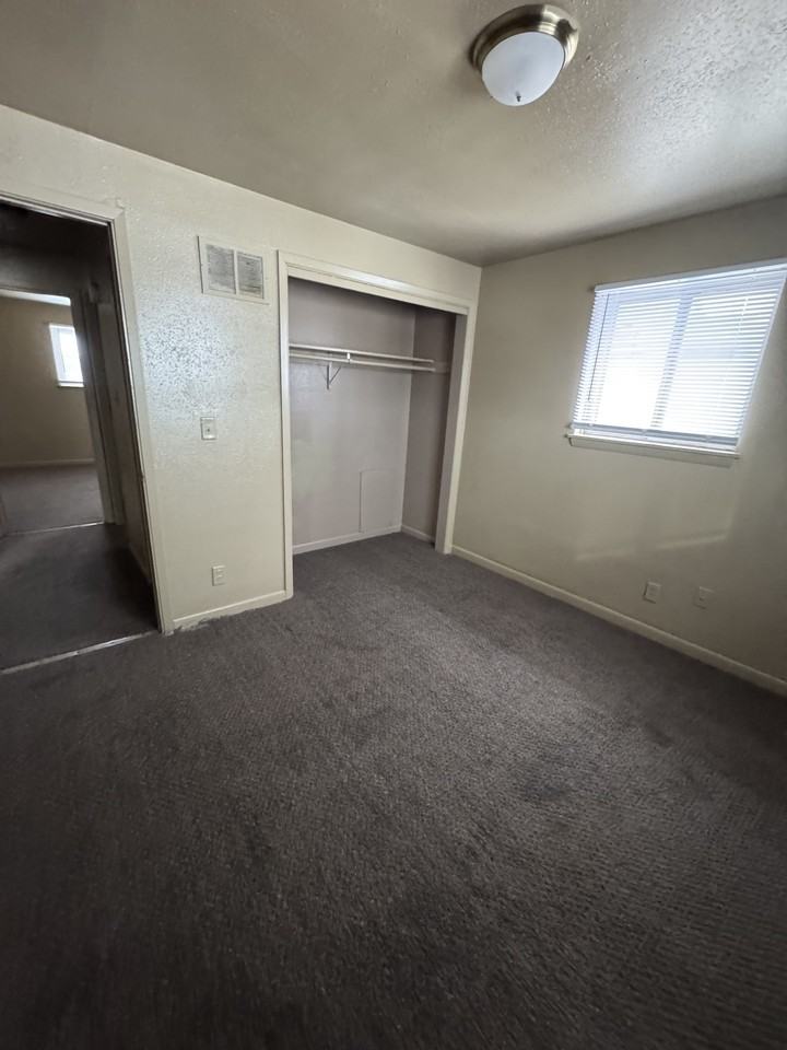 8746 W Carmen Ave #4 - Photo 4 of 6