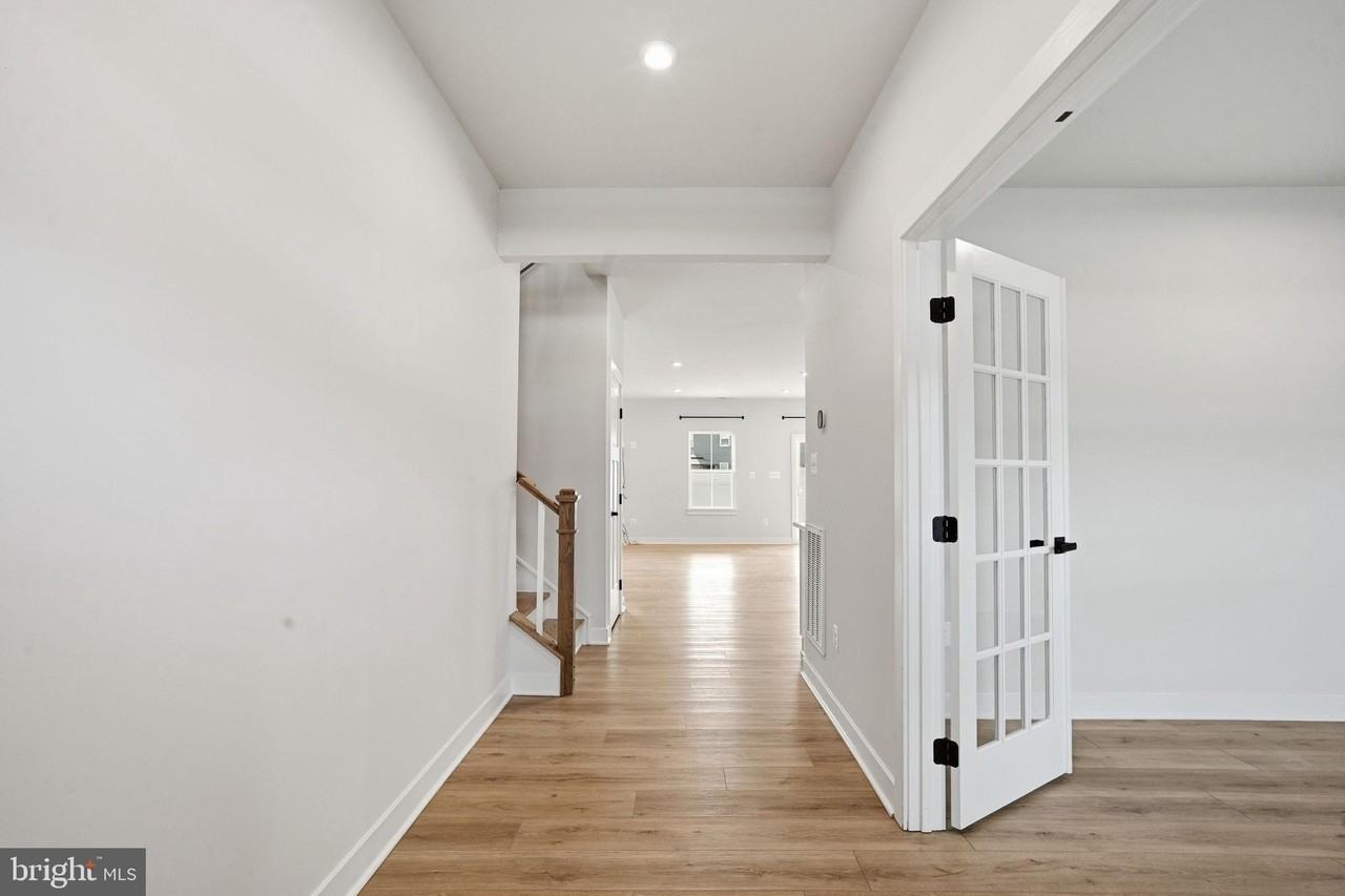 216 Perrys Retreat Blvd - Photo 2 of 49