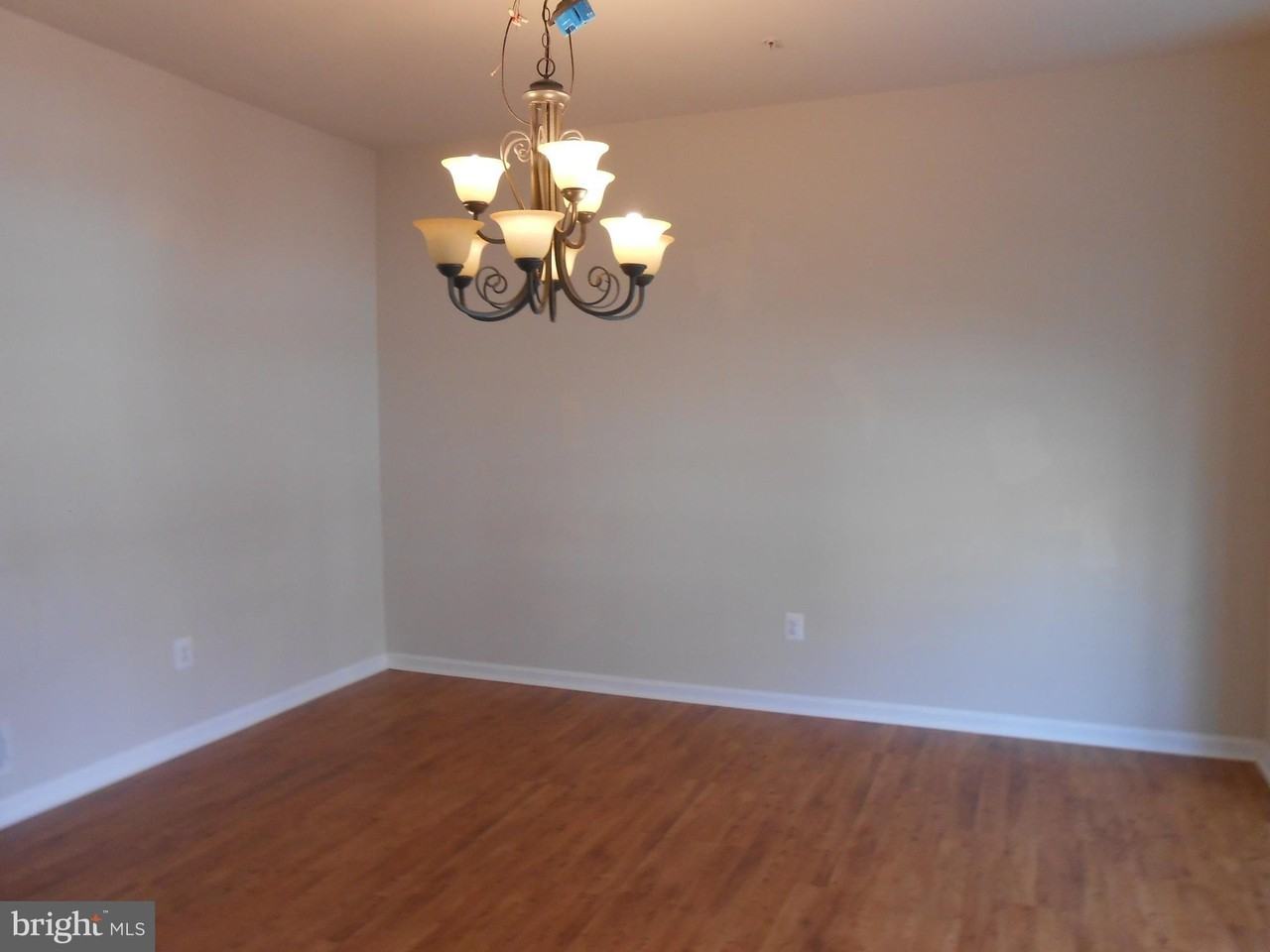 23234 Foxglove St - Photo 3 of 10