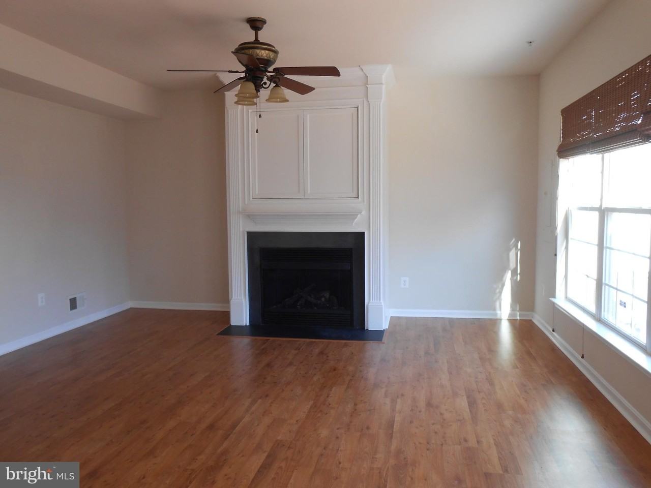 23234 Foxglove St - Photo 4 of 10