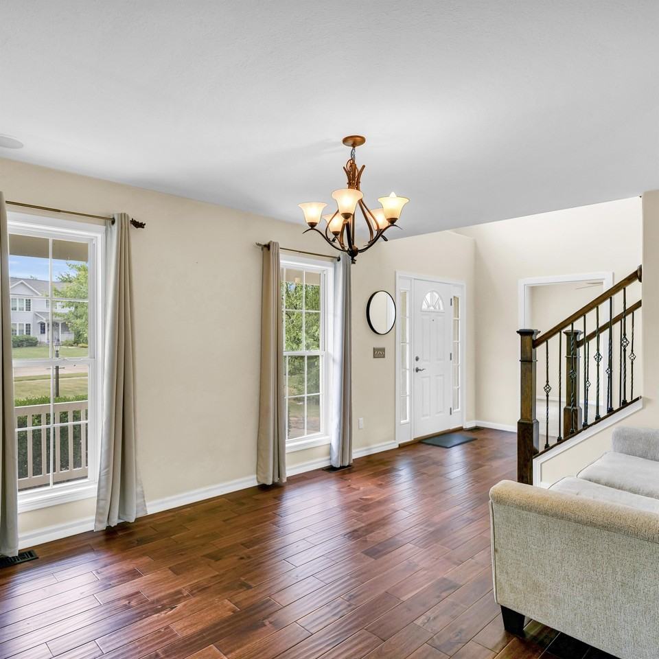 104 Goldenrod Dr #1 - Photo 3 of 31