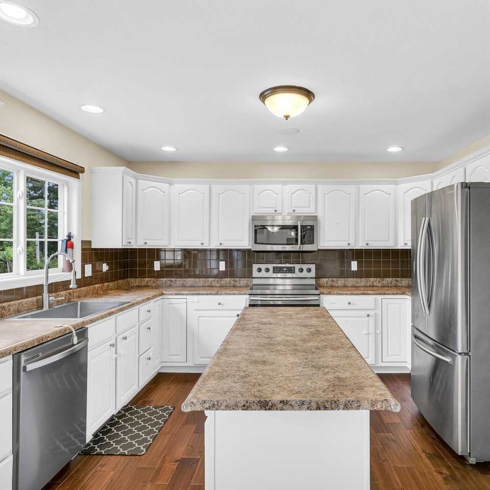 104 Goldenrod Dr #1 - Photo 4 of 31