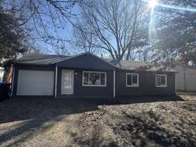 919 Sw Croix Pl #1 - Photo 1 of 1