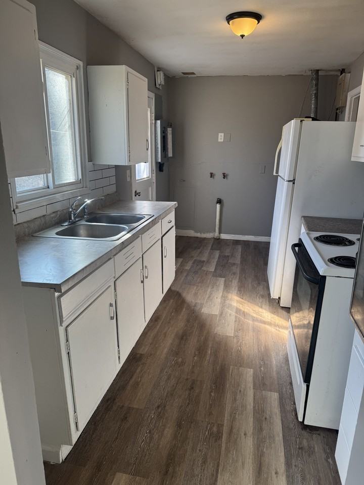 919 Sw Croix Pl #1 - Photo 2 of 8