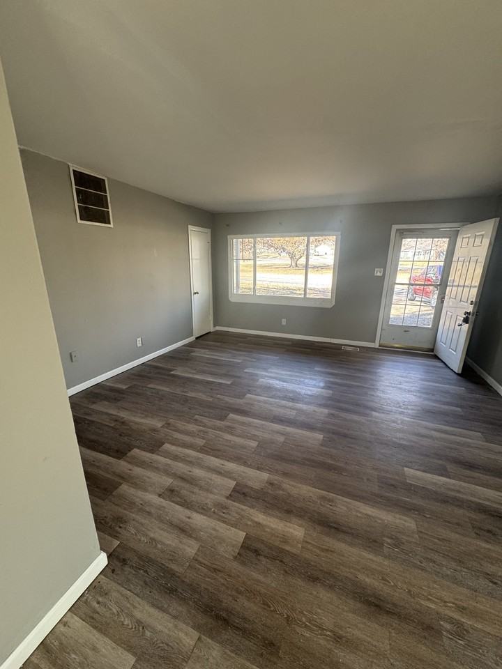 919 Sw Croix Pl #1 - Photo 3 of 8