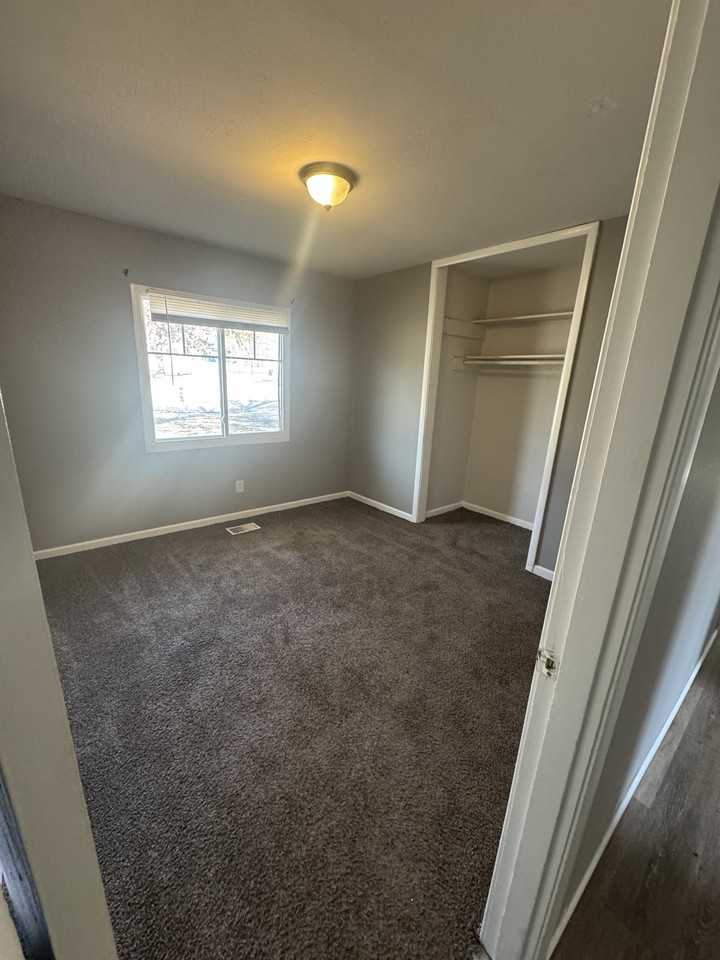 919 Sw Croix Pl #1 - Photo 5 of 8