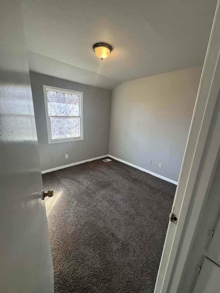 919 Sw Croix Pl #1 - Photo 7 of 8