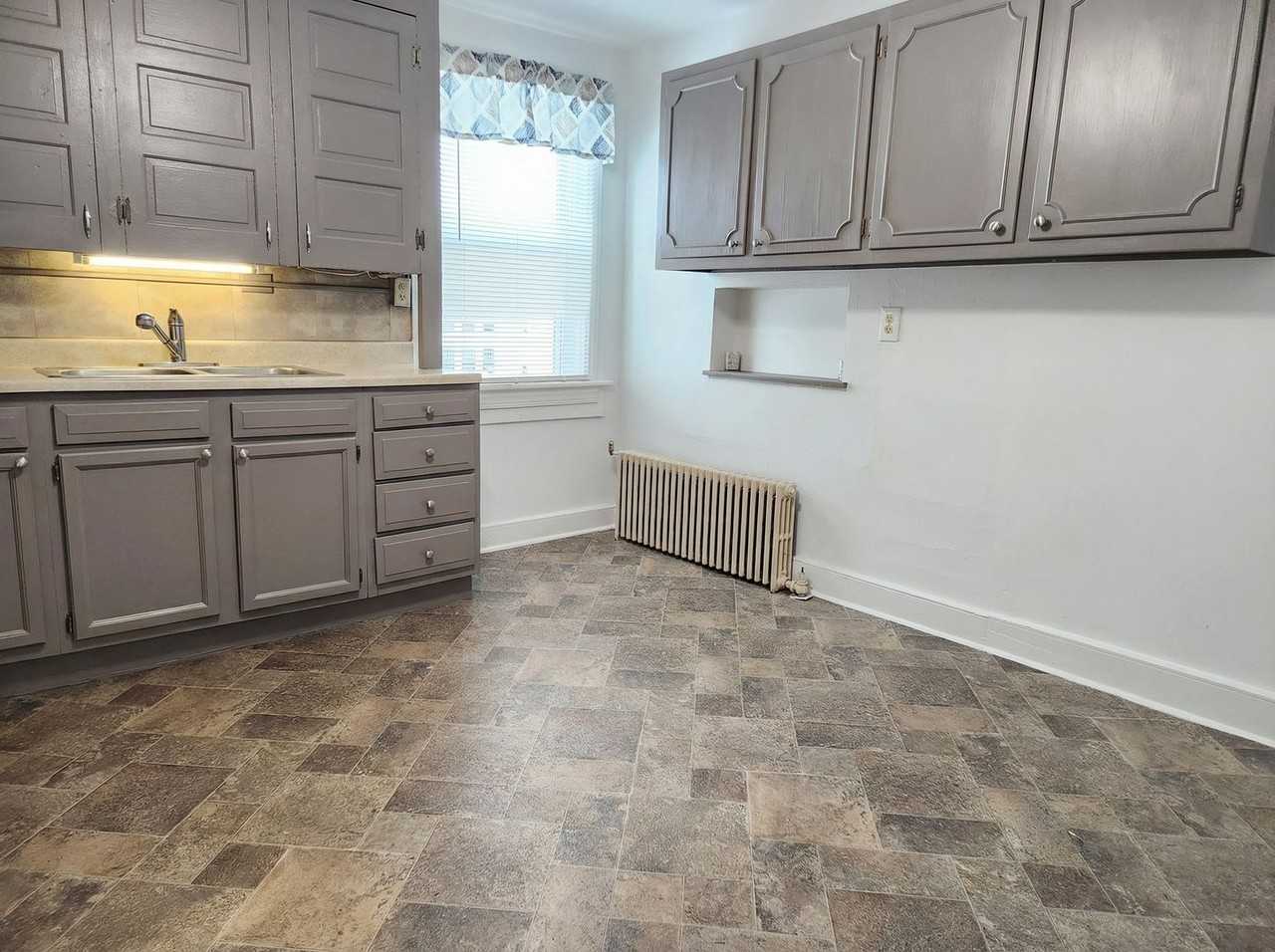 1221 E Philadelphia St - Photo 2 of 17