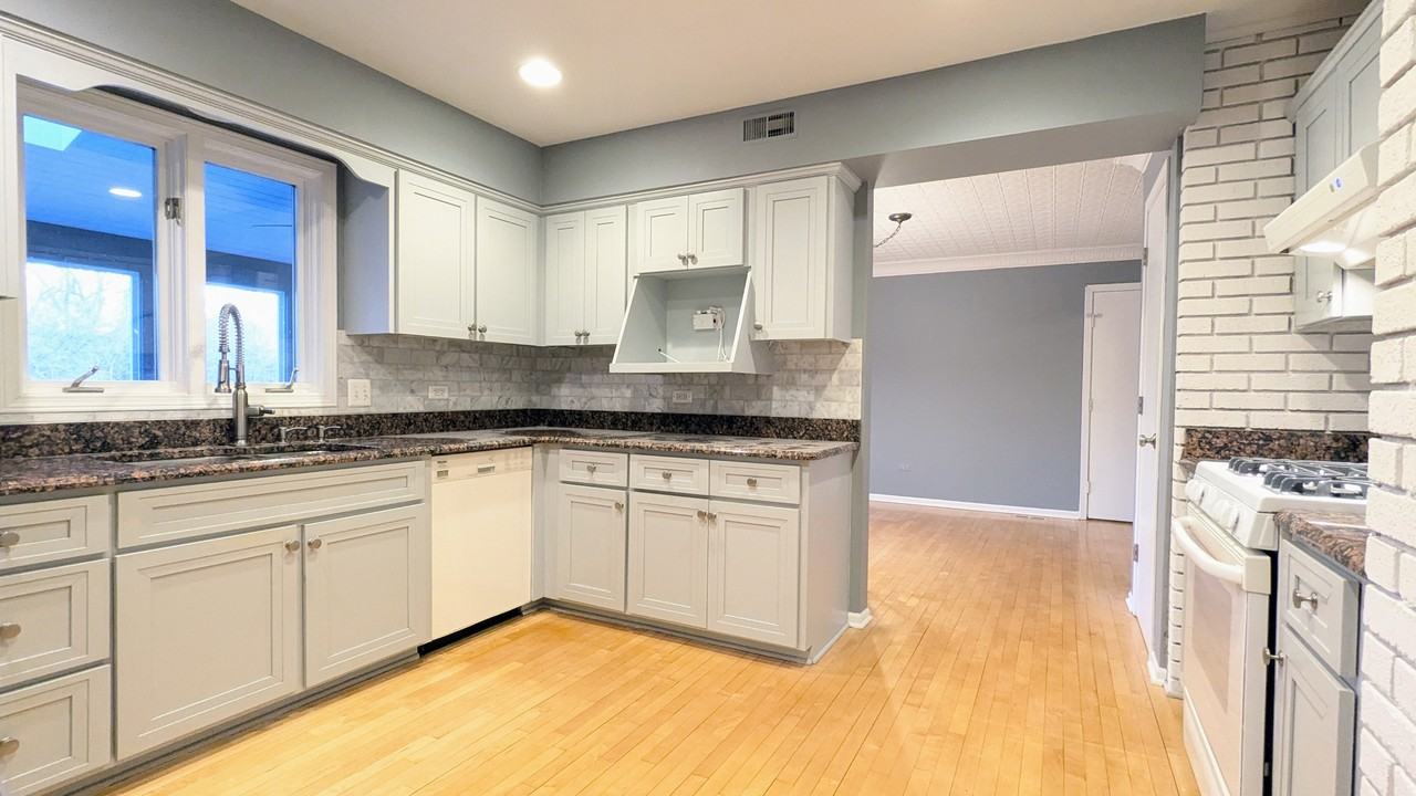 12 Oneida Ln #1 - Photo 5 of 26