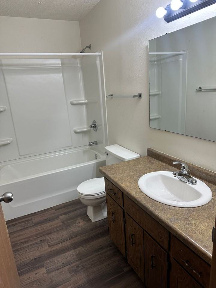 Westwood 915 - Photo 5 of 15