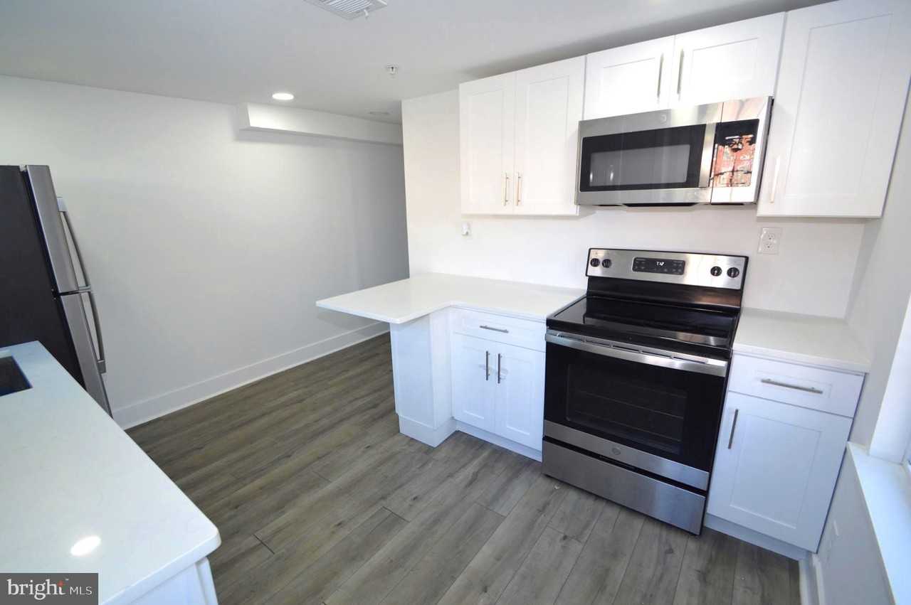 211 E Union St Unit 5 #5 - Photo 3 of 24