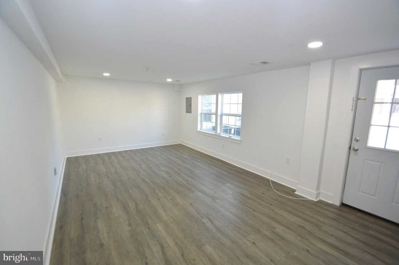 211 E Union St Unit 5 #5 - Photo 7 of 24