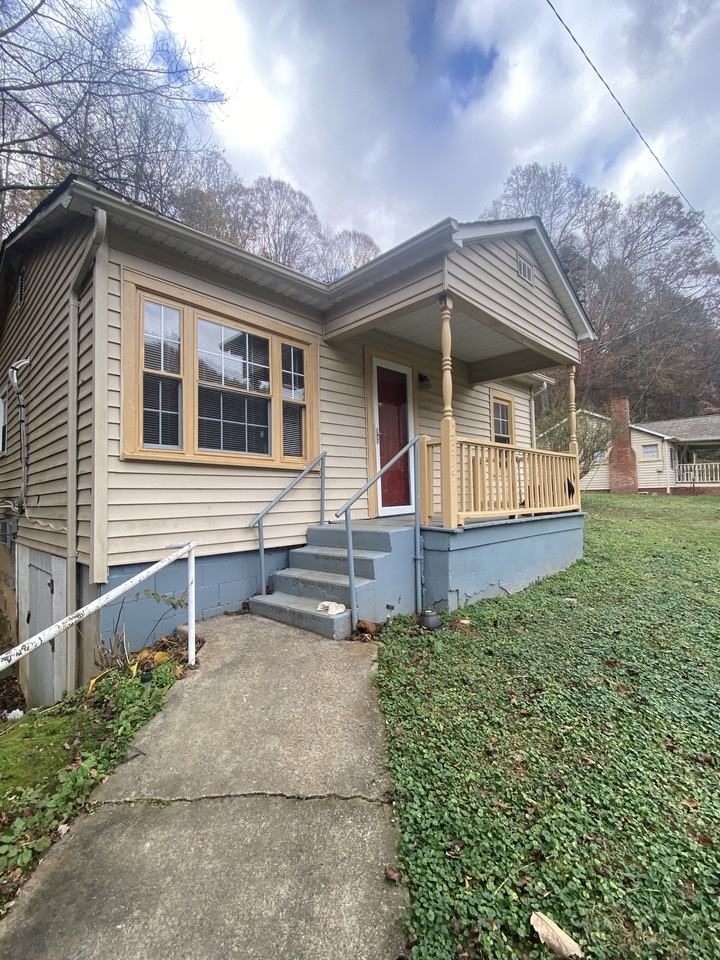 2355 Blowing Rock Blvd #1 - Photo 2 of 10