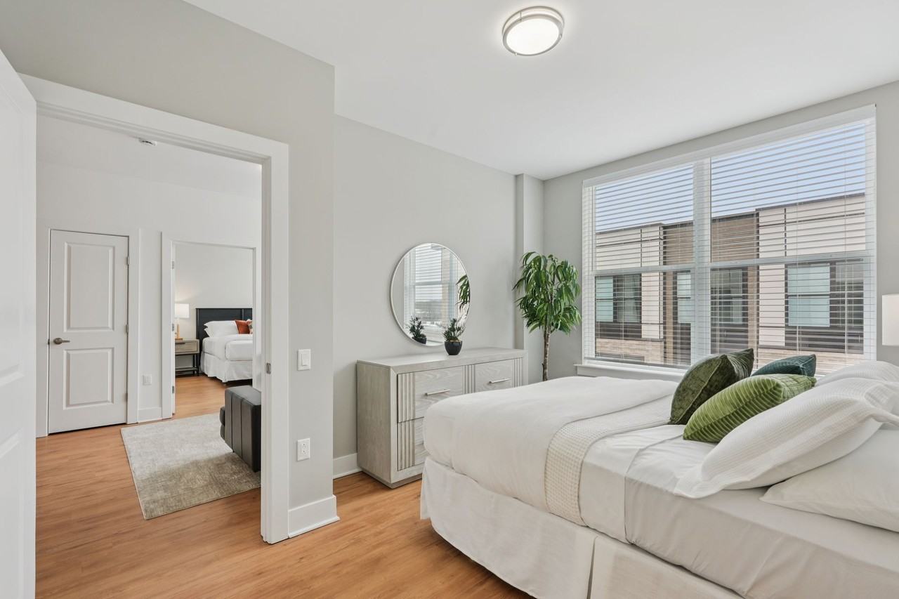 Meridia Linden 1001 - Photo 2 of 50