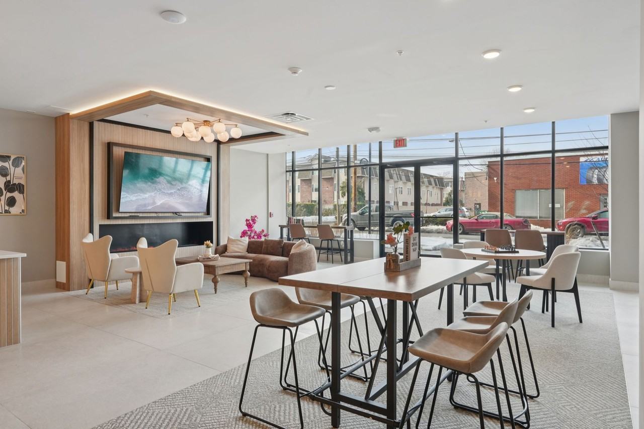 Meridia Linden 1001 - Photo 3 of 50