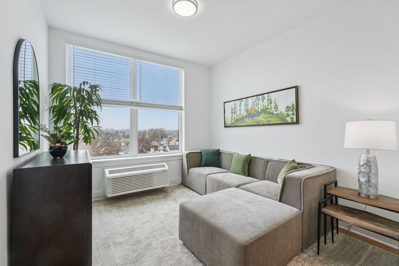 Meridia Linden 1001 - Photo 4 of 50