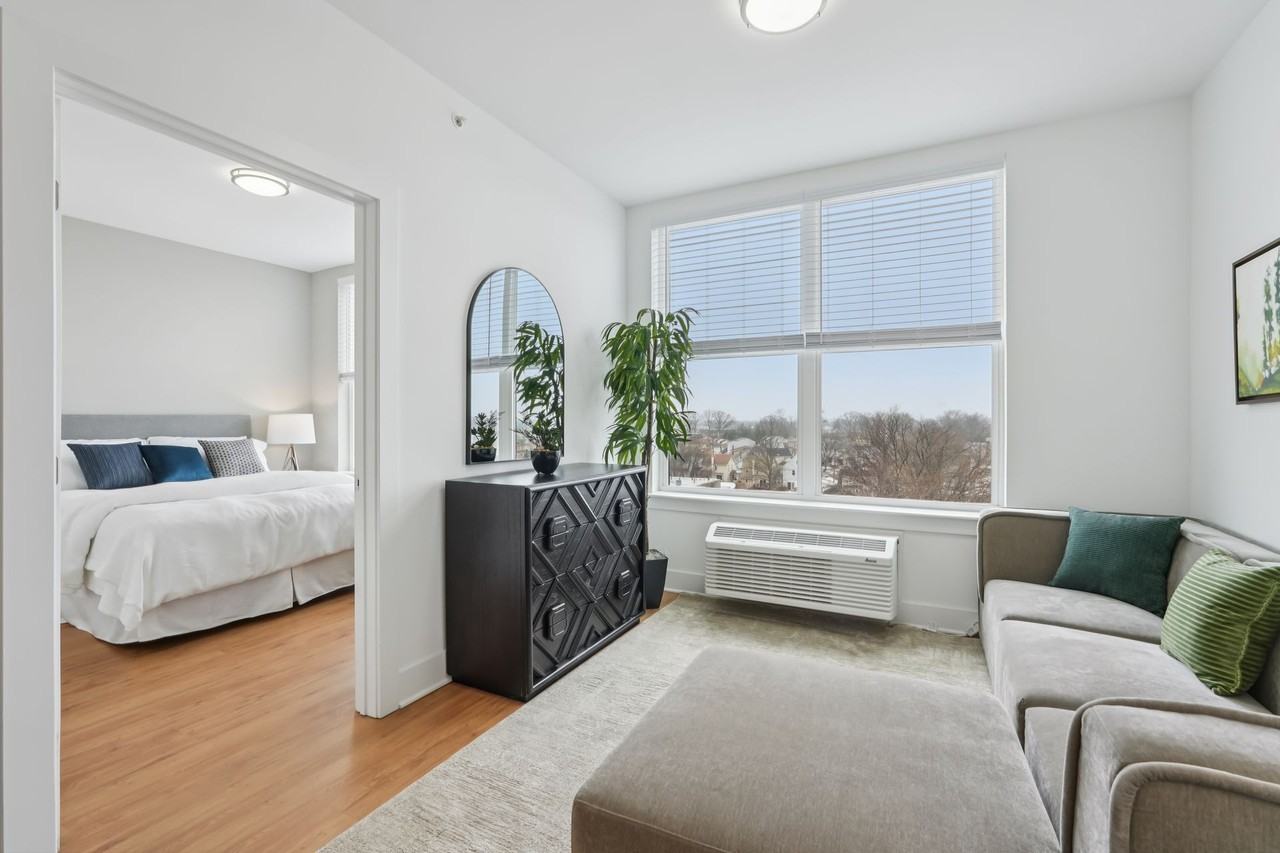 Meridia Linden 1001 - Photo 5 of 50