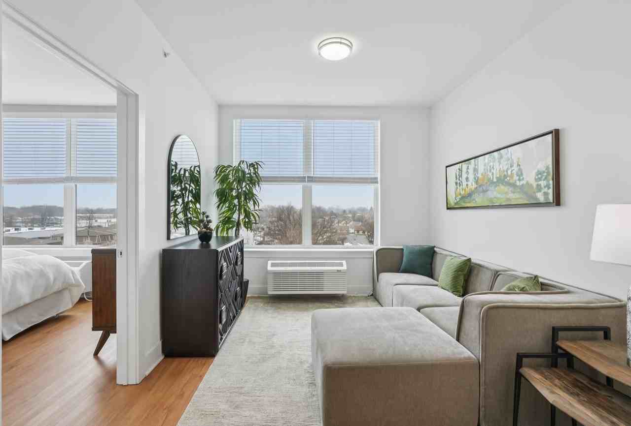 Meridia Linden 1001 - Photo 6 of 50