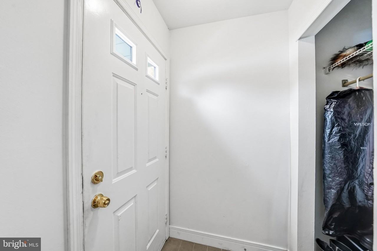 3904-B Fenwick Ln - Photo 5 of 33