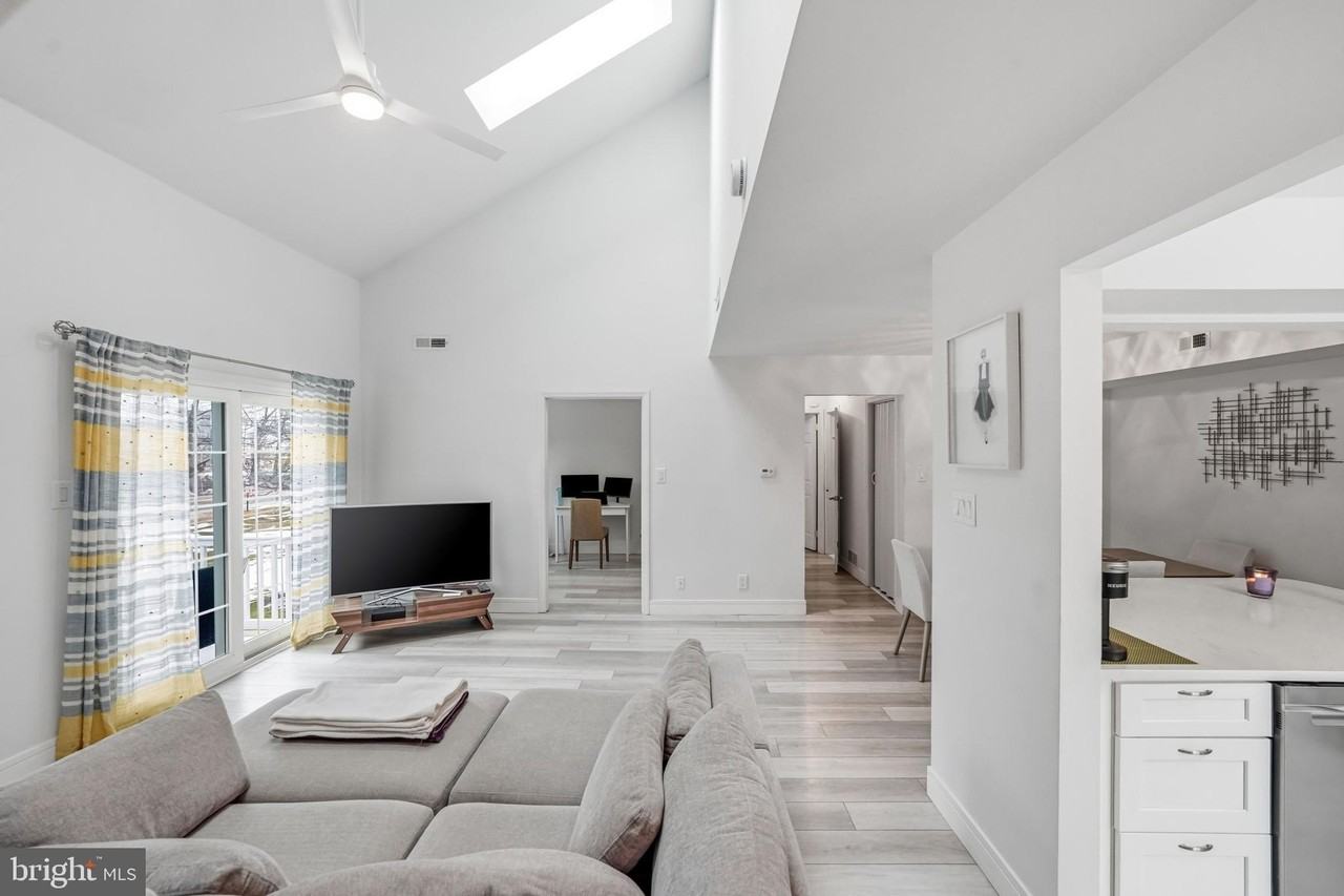 3904-B Fenwick Ln - Photo 6 of 33