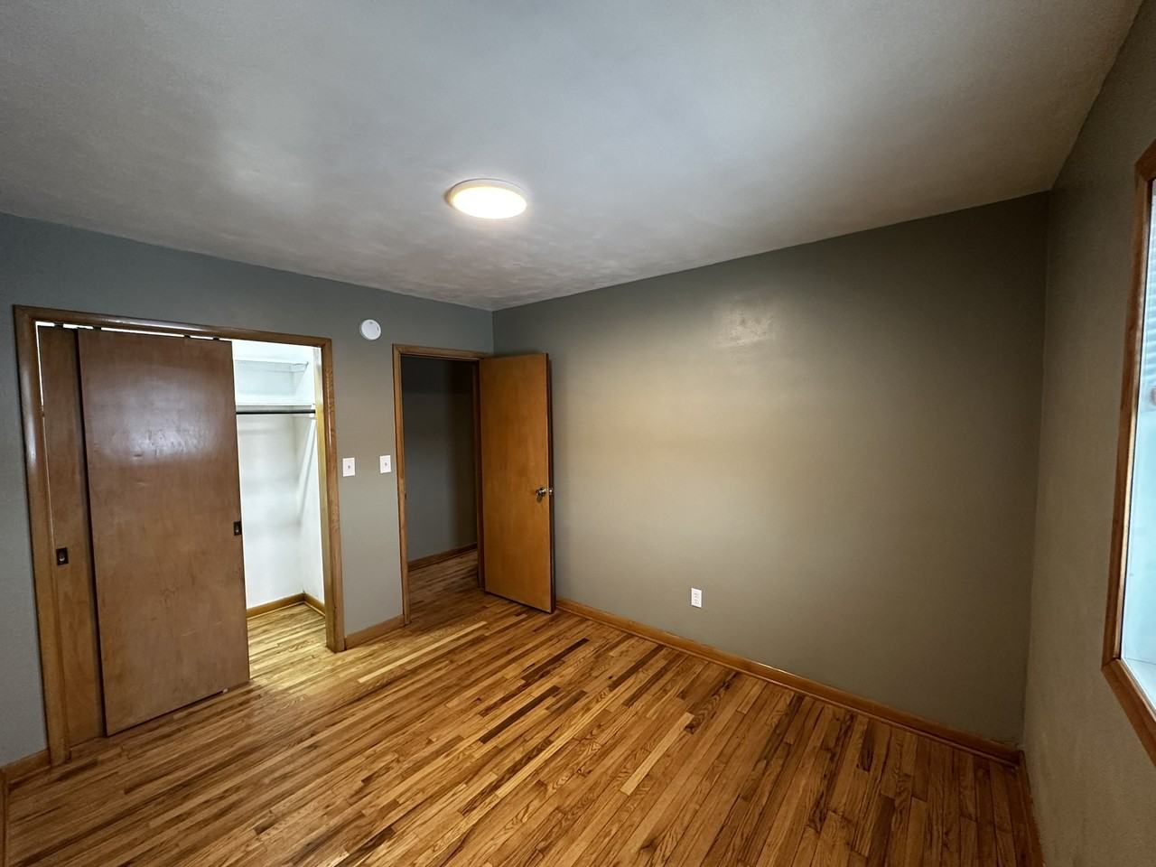 716 15th Ave Se #1 - Photo 3 of 16