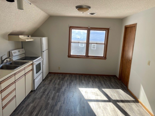 682 Maple St #1 - Photo 5 of 9