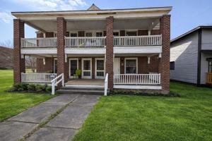 featured image of 209 Oakwood St #2
