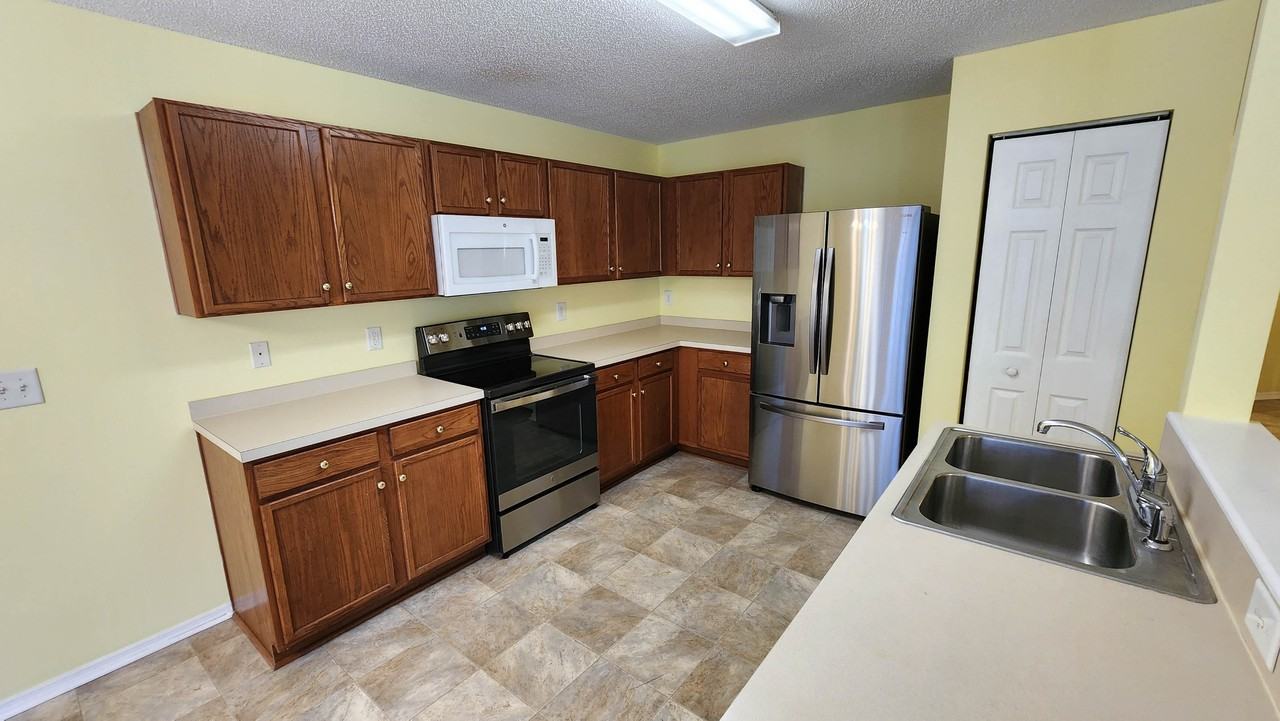 199 Bellegrove Dr #1 - Photo 2 of 11