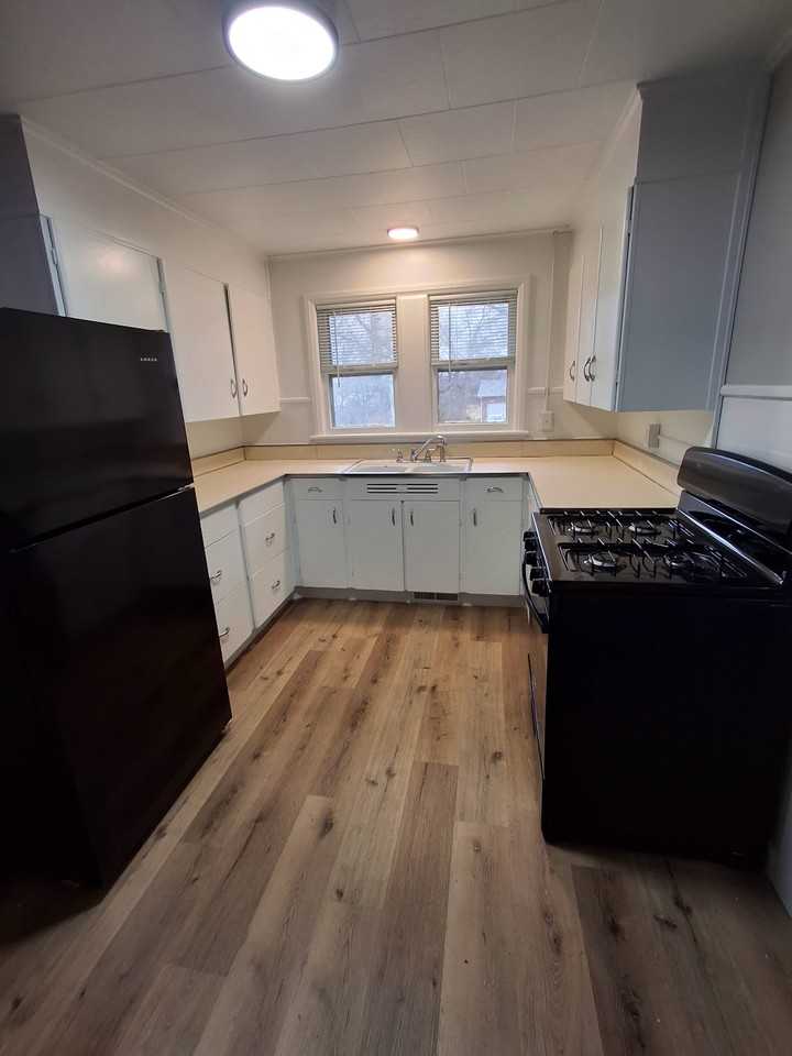 105 Orchard St #1 - Photo 4 of 15