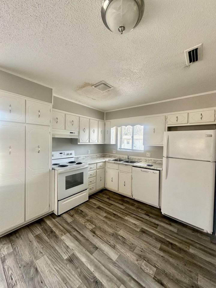 1199 Melody LnApt. A4 #A4 - Photo 3 of 10