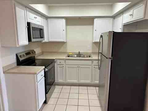 528 Se 7th St #528-1 - Photo 3 of 13