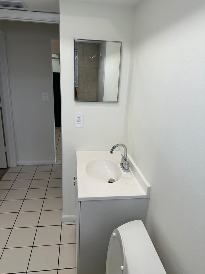 528 Se 7th St #528-1 - Photo 5 of 13