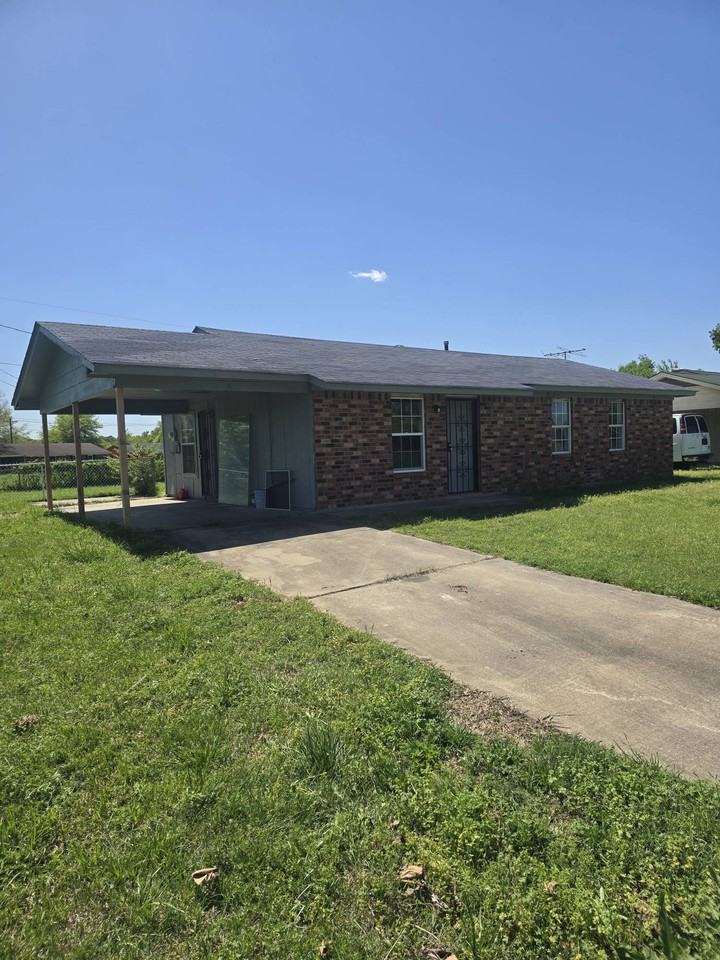 2700 Auburn Dr #1 - Photo 2 of 12