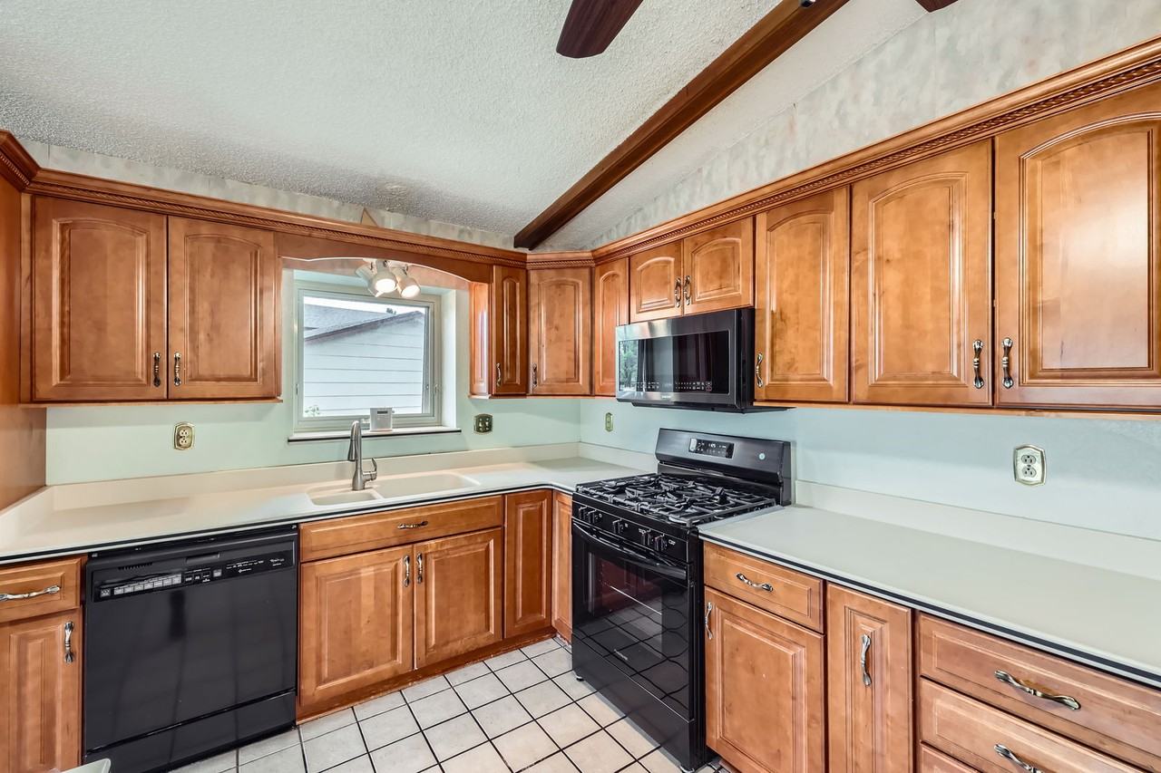 7649 Safari Cir #1 - Photo 5 of 11