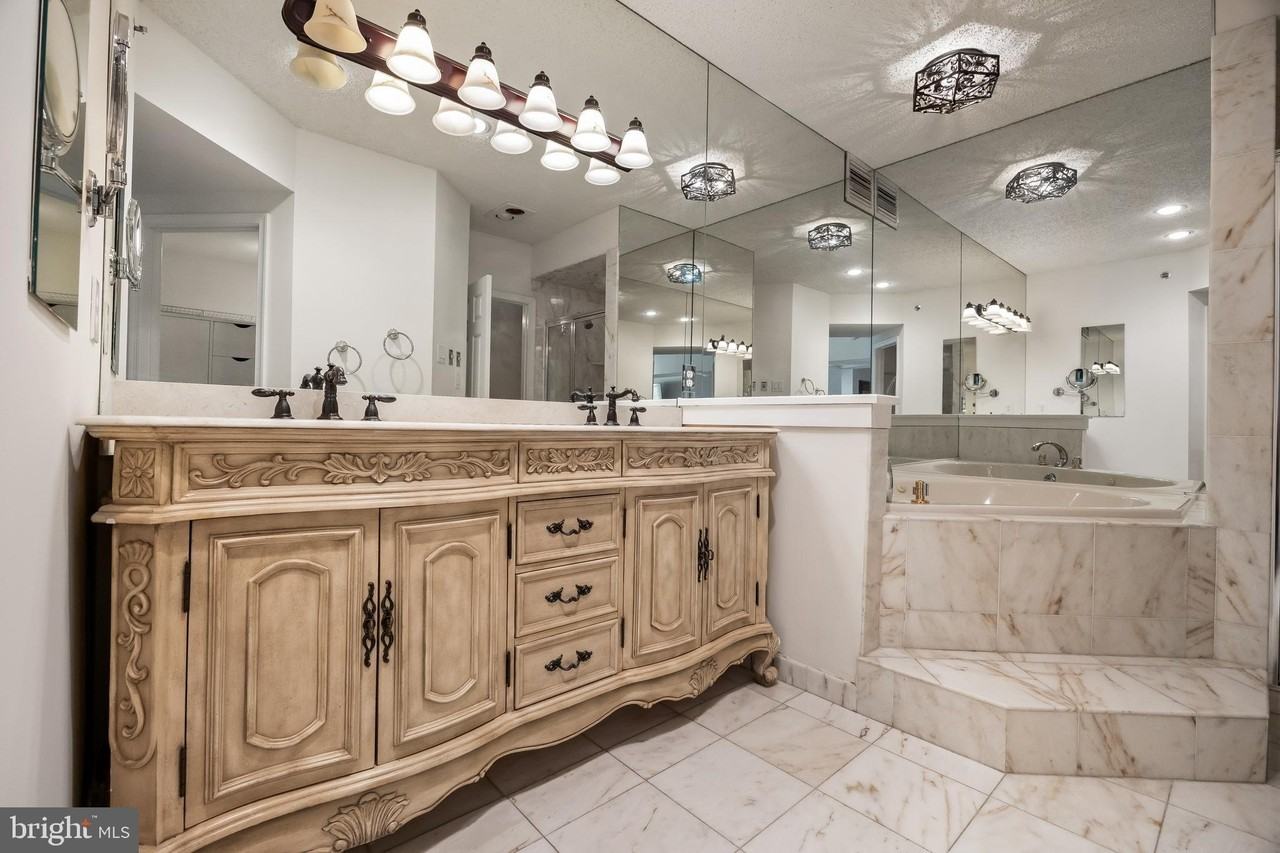 6072 Main St - Photo 4 of 41