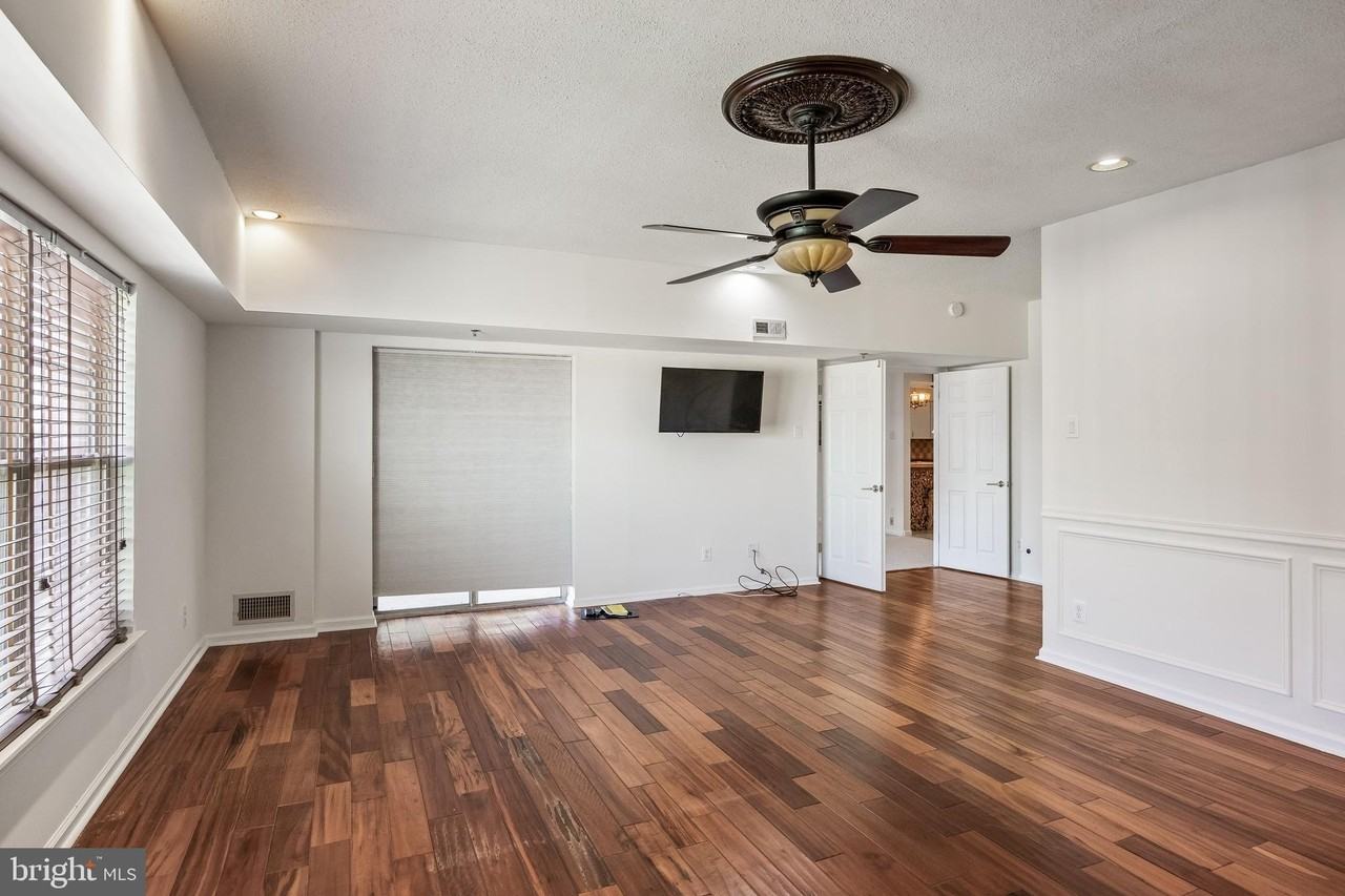 6072 Main St - Photo 5 of 41