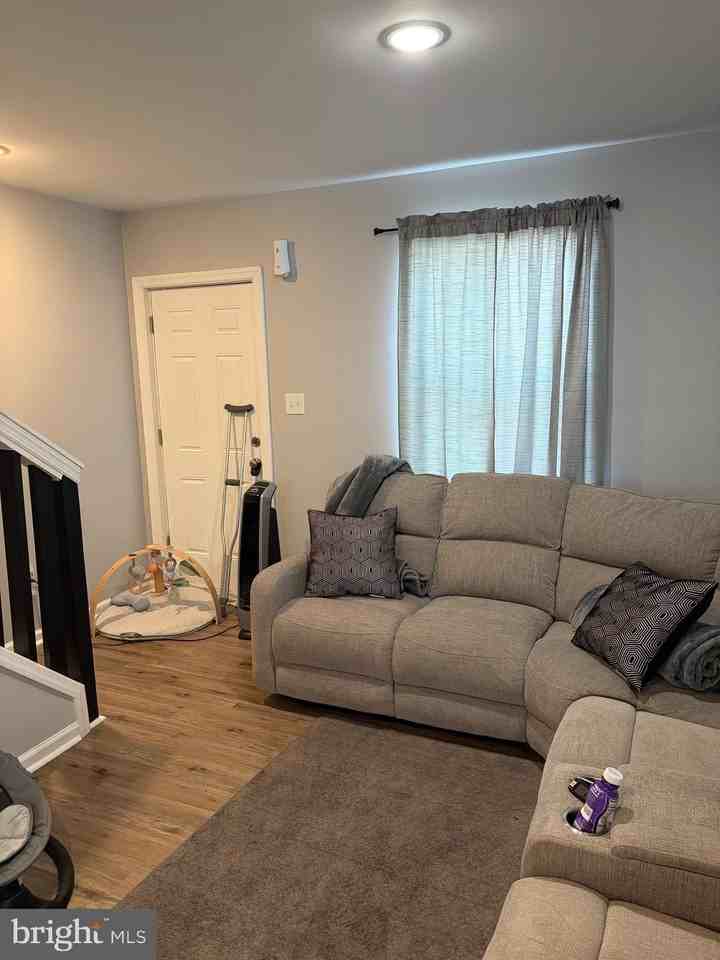 34B Maynard Dr - Photo 4 of 24